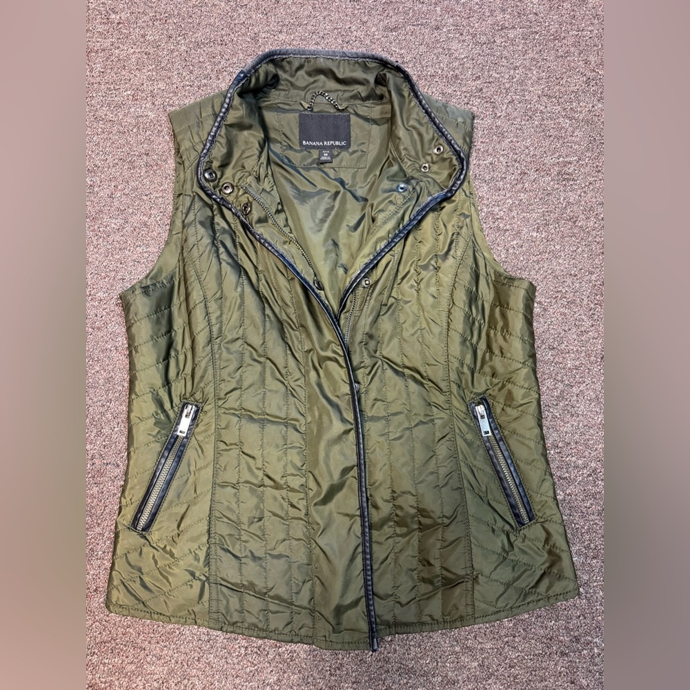 Banana Republic Olive Green Quilted Puffer Vest Women’s Medium Petite - Picture 2 of 6